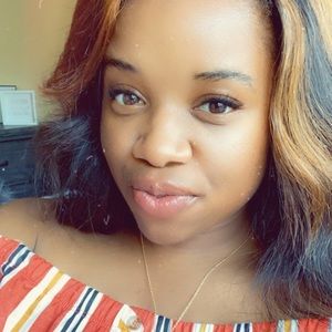 Meet your Posher, Alexis